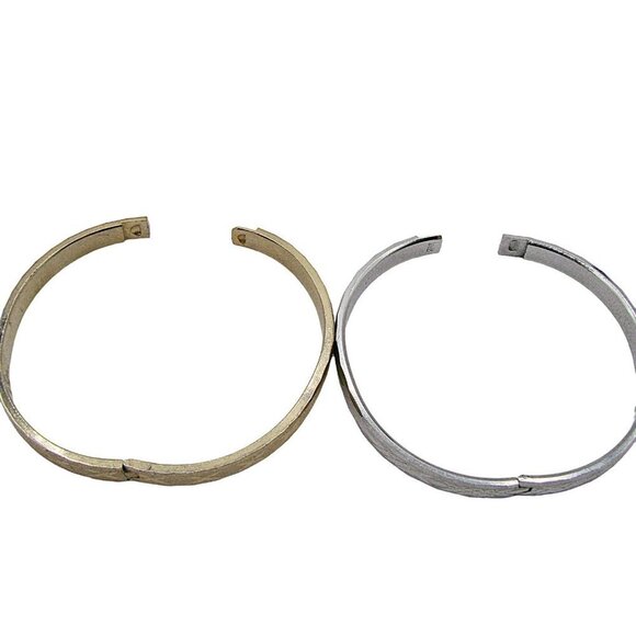 Set of 2 Vintage Gold Silver Tone Diamond Cut Hinge Snap Close Bangle Bracelets - Picture 3 of 9